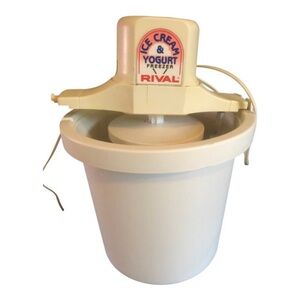Vintage Rival Ice Cream & Yogurt 4Qt Freezer Model 8401